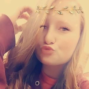 Meet your Posher, Caitlin